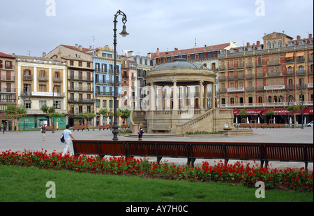 Charakteristischen bunten Platz mit Blumen Pamplona Iruñea Iruña Navarra Navarra Spanien Iberia España Europa Stockfoto