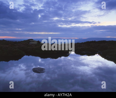 Pfütze auf Derwent Kante am weißen Tor Peak District National Park Derbyshire Stockfoto