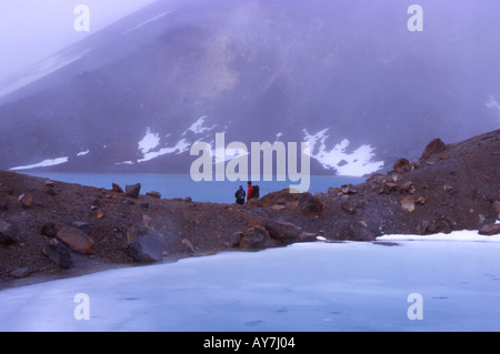 Paar an der Emerald Lakes Tongariro National Park Nordinsel Neuseeland Stockfoto