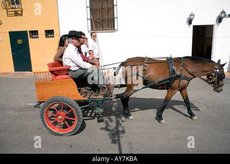 Spanier in einer offenen Pony reiten trap - Fuengirola Feria – Spanien - 2005 Stockfoto