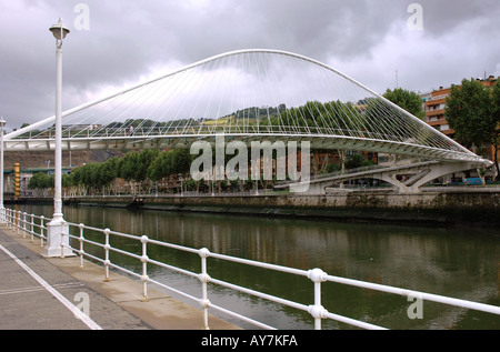 Charakteristische Ansicht des Ayuntamiento Brücke Bilbao Bilbo Pais Vasco iberischen Halbinsel Baskenland Spanien España Iberia Europa Stockfoto