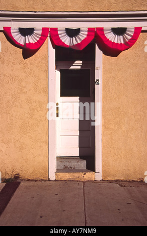 Interessante architektonische Details rund um den historischen Hauptplatz in der Innenstadt von Las Vegas, New Mexico zu sehen. Stockfoto