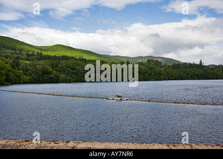 Blick über Loch Pitlorchy ein Reservoir an Pitlochry in Perthshire, Schottland Stockfoto