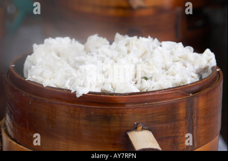 Knödel In hölzernen Dampf Körbe Stockfoto