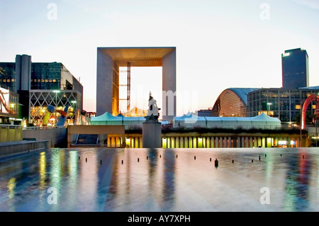 Paris, Frankreich, La Défense Business Center Allgemeine Ansicht 'La Grande Arche' (Kreditarchitekt: Johan Otto Von Spreckelsen) Nachtszene Stockfoto