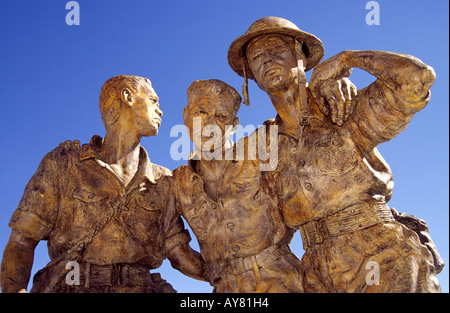 Bronzeskulptur ehrt 70.000 POW-Soldaten und die "Bataan Tod März" während des zweiten Weltkriegs, im Veterans Park, Las Cruces, New Mexico. Stockfoto