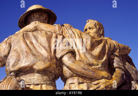 Bronzeskulptur ehrt 70.000 POW-Soldaten und die "Bataan Tod März" während des zweiten Weltkriegs, im Veterans Park, Las Cruces, New Mexico. Stockfoto