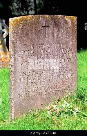 Das Grab von Georgi Markov in St Candida und die Kreuzkirche Cemetery in Whitchurch Canonicorum in Dorset England UK Stockfoto