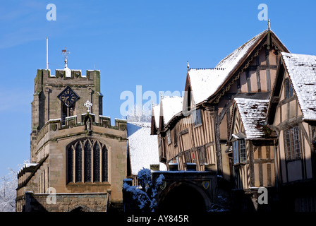 West Gate Kapelle St. James und Lord Leycester Hospital, Warwick, Warwickshire, England, Vereinigtes Königreich Stockfoto