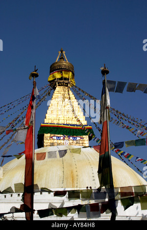 Nepal Kathmandu Bodhnath Boudha Stupa Pinnacle und Gebet Fahnen Stockfoto