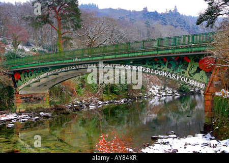 Winterschnee auf der Waterloo Bridge Betws Y Coed North Wales Großbritannien UK Stockfoto