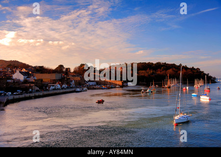 Sportboote am Fluss Afon Conwy Conwy Gwynedd North Wales Großbritannien UK Stockfoto