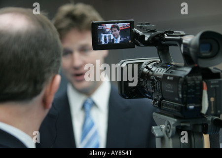Lib Dem Anführer Nick Clegg MP interviewt in Sheffield Stockfoto