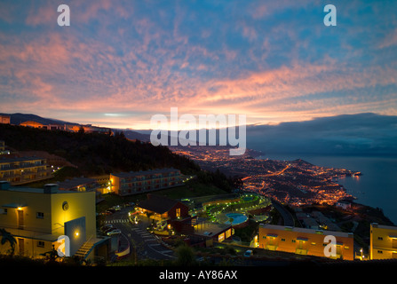 Dawn: Blick über Funchal aus Cabo Girao, Madeira Stockfoto