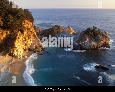 McWay Cove und Wasserfall Stockfoto