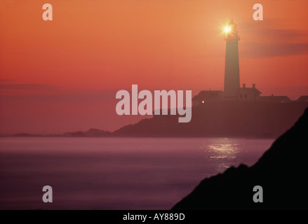 Pigeon Point Lighthouse in Kalifornien in der Abenddämmerung Stockfoto