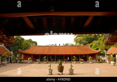 Tempel der Literatur genannt Van Mieu ist einer der Haupttouristenattraktionen von Hanoi Vietnam Stockfoto