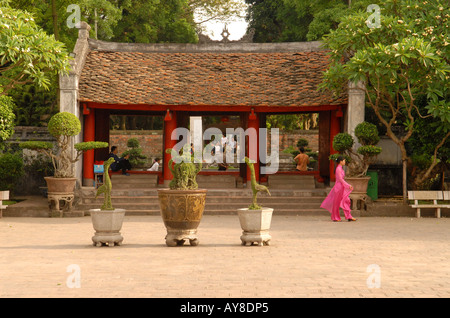 Tempel der Literatur genannten Van Mieu ist eines der wichtigsten touristischen Sehenswürdigkeiten von Hanoi Vietnam Stockfoto