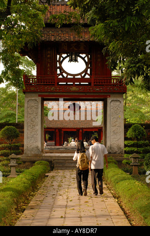 Tempel der Literatur genannt Van Mieu ist eines der Prinzipien touristischen Sehenswürdigkeiten von Hanoi Vietnam Stockfoto