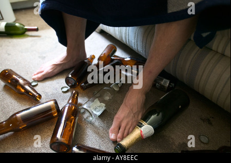 College-Student mit Kater aufwachen Stockfoto