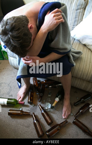 College-Student mit Kater aufwachen Stockfoto