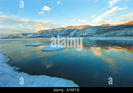 Sonnenuntergang am See Telezkoje Kyrsay Cape Altai Russland Stockfoto