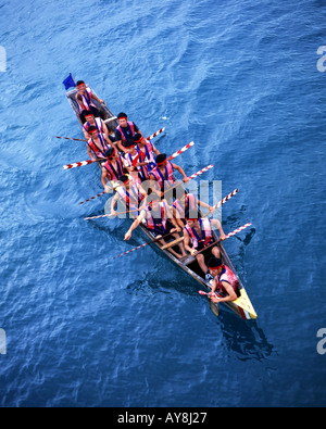 Drachenbootrennen im Oojima Ari (Haarri Hari Baari) Tamagusku Village, Okinawa Stockfoto