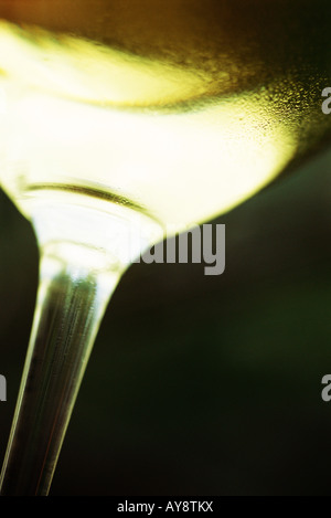 Weißweinglas, extreme close-up, niedrigen Winkel Ansicht Stockfoto