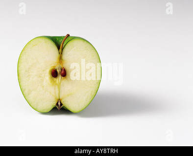 Grüner Apfel, Querschnitt, Nahaufnahme Stockfoto