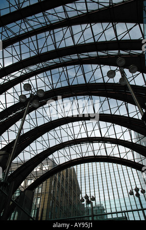 Dach des DLR Station Docklands Light Railway, Docklands in London, Großbritannien Stockfoto