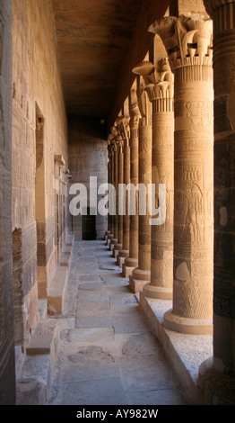 Colonade im Philae Tempel auf der Insel Philae, Assuan, Ägypten Stockfoto