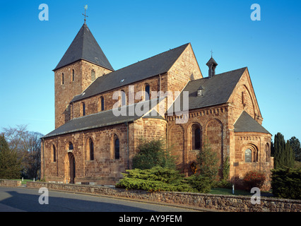 Nideggen, Pfarrkirche St. Johannes der Täufer, Blick von Südosten Stockfoto