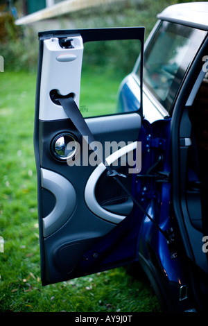 MINI CLUBMAN COOPER S DRAK BLAU Stockfoto