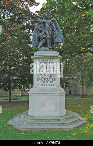 Kriegerdenkmal auf dem Gelände der Kathedrale von Worcester Stockfoto