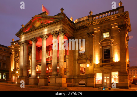 Theatre Royal bei Sonnenuntergang auf Greys Street Newcastle Upon Tyne Großbritannien Stockfoto