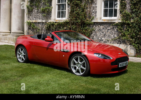 ASTON MARTIN V8 VANTAGE ROADSTER ROT Stockfoto