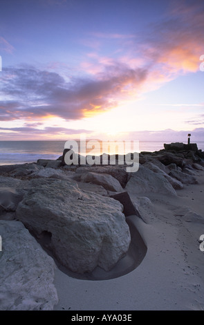 Winter-Sonnenaufgang über Buhne an Hengitsbury Spitze Stockfoto