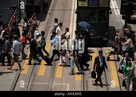 Asia Völker Republic Of China Hong Kong Fußgänger Menge Zebrastreifen quer durch die Innenstadt street in Central District Stockfoto