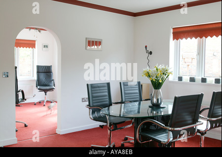 moderne Esszimmer und Küche im Hause selbst bauen Stockfoto