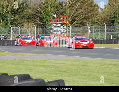 Drei CR Scuderia Ferrari 430 GT3 Zahlen Avon Reifen British Gt Weltmeisterschafften Oulton Park Rennstrecke England 2008 Stockfoto