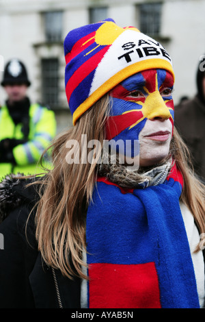 Menschenrechts-Aktivisten protestieren bei Demonstration in Whitehall während des Durchlaufs der Olympischen Fackel durch London Stockfoto