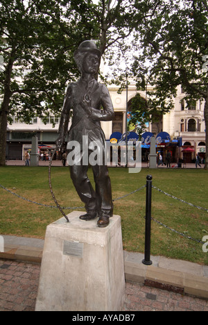 Londoner Leicester Square Statue der Brite Sir Charles Spencer Chaplin geboren Stockfoto