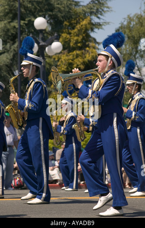 Highschool-Band in Victoria Day parade Victoria British Columbia Kanada Stockfoto