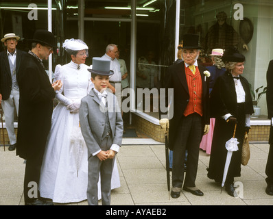 Menschen in Tracht viktorianischen Festival Llandrindod Wells Powys Wales UK KP Stockfoto