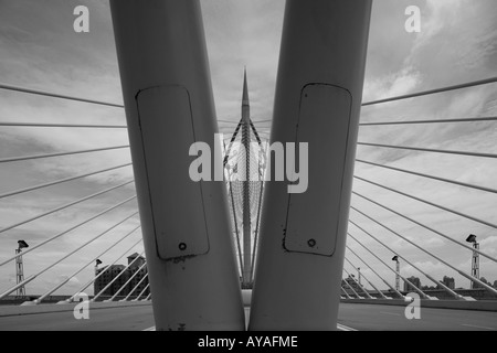 Malaysia Kuala Lumpur konvergierenden Kabel und Masten von Putrajaya Brücke 8 im Zentrum der neuen administrativen Hauptstadt Stockfoto