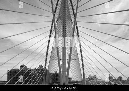 Malaysia Kuala Lumpur konvergierenden Kabel und Masten von Putrajaya Brücke 8 im Zentrum der neuen administrativen Hauptstadt Stockfoto