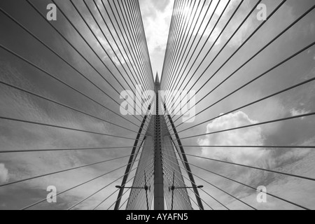 Malaysia Kuala Lumpur konvergierenden Kabel und Masten von Putrajaya Brücke 8 im Zentrum der neuen administrativen Hauptstadt Stockfoto