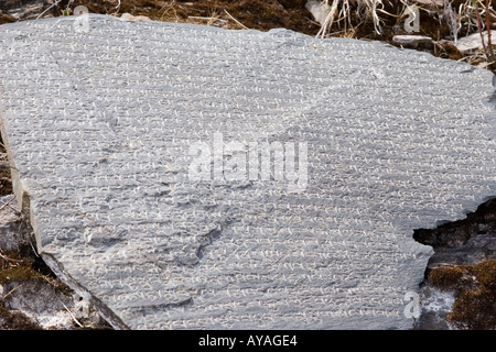 Tibetische Mani Gebet diese Steinen Linie Stein den Berg hinter dem Potala-Palast in Lhasa-Tibet Stockfoto