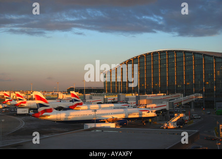 British Airways Flugzeug am Terminal 5 des Flughafens Heathrow. London Borough von Hillingdon, Greater London, England, Vereinigtes Königreich Stockfoto