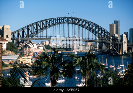 Sydney Harbour Bridge von Lavender Bay aus gesehen Stockfoto